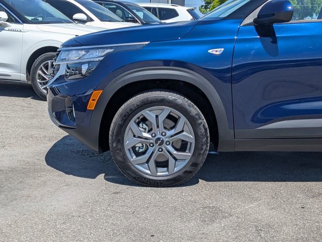 Used 2025 Kia Seltos LX image 11