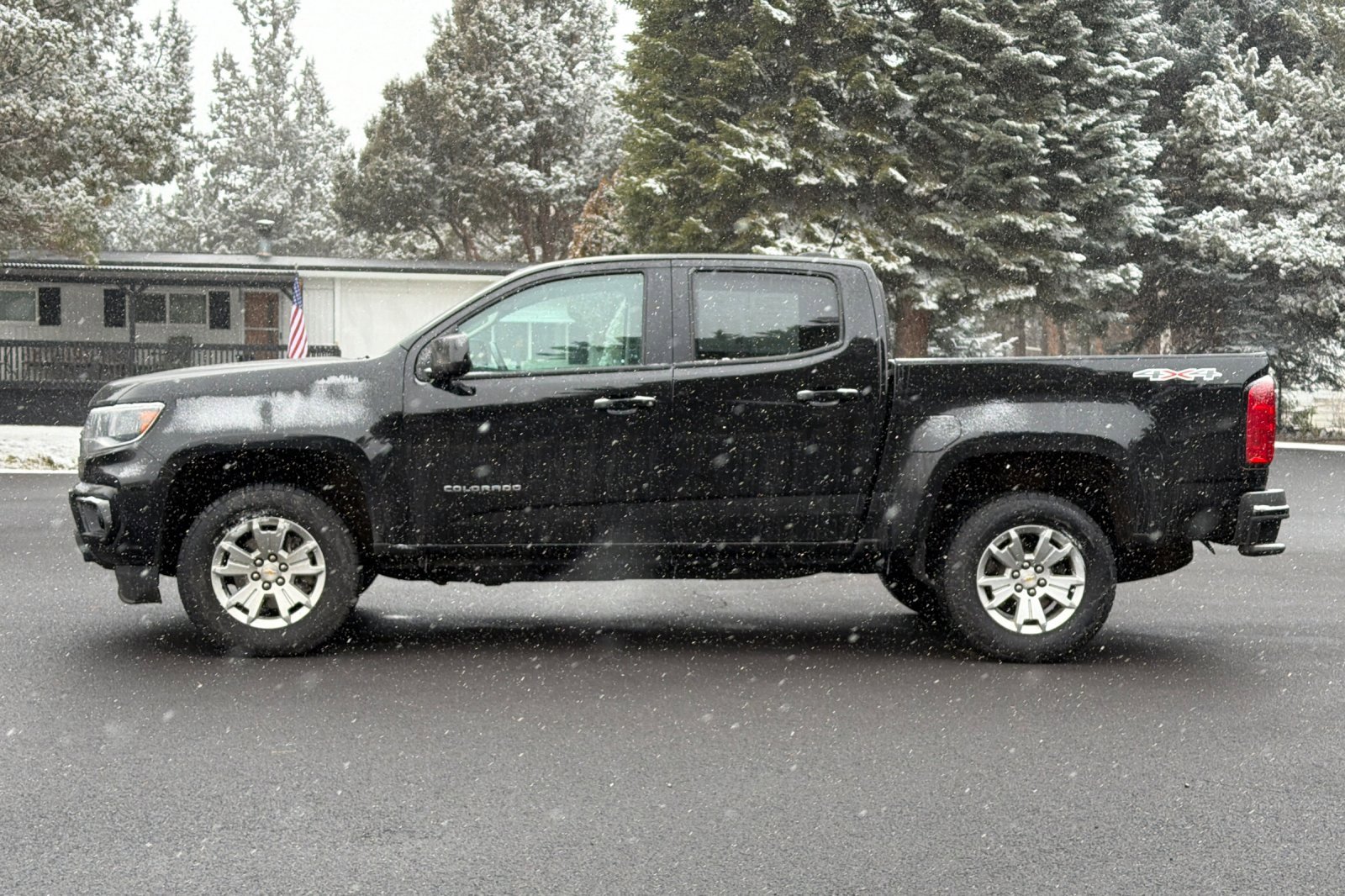 Used 2022 Chevrolet Colorado LT w/ LT Convenience Package image 8