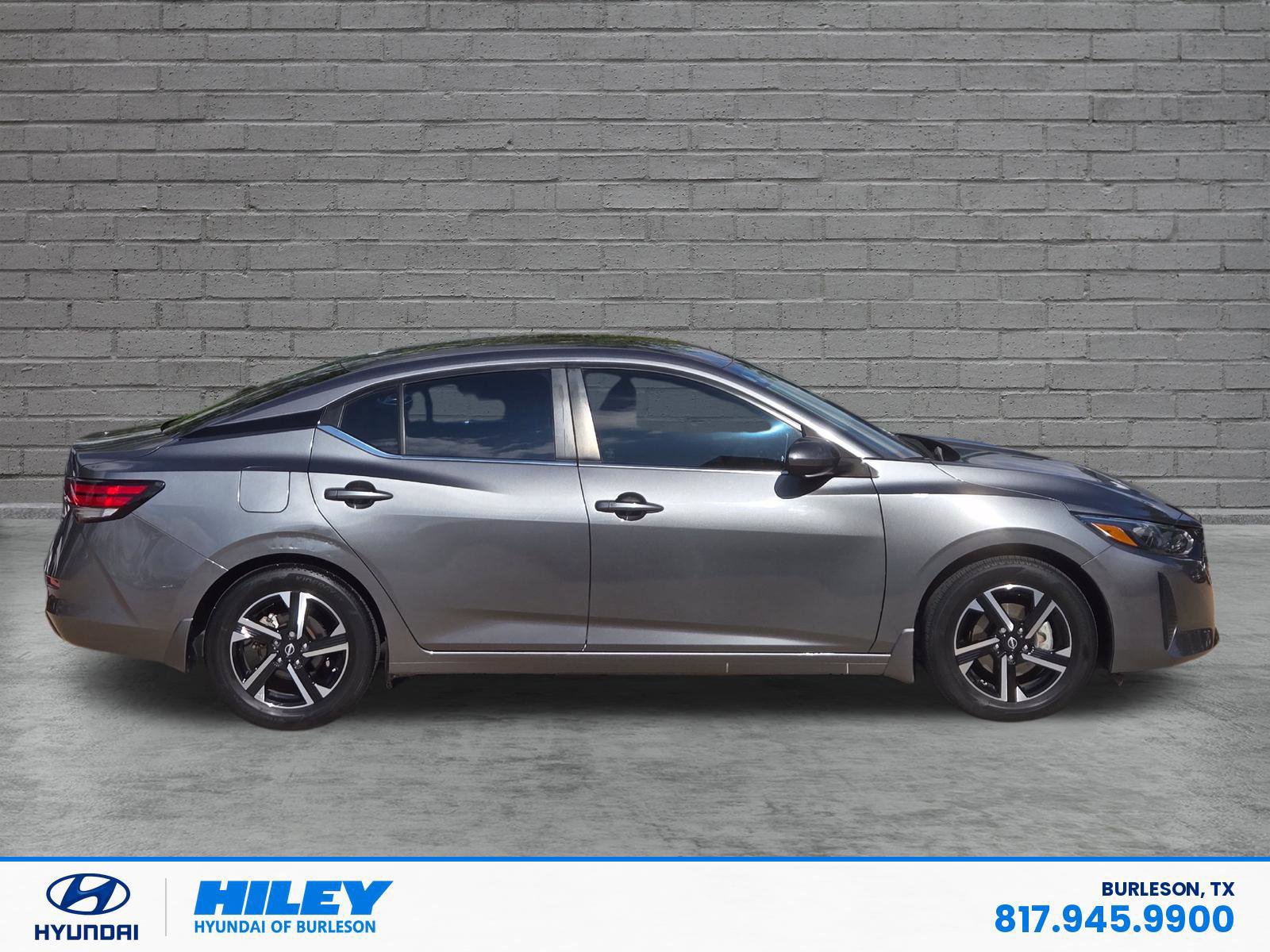 Used 2025 Nissan Sentra SV FWD image 3