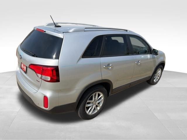 Used 2015 Kia Sorento LX image 3