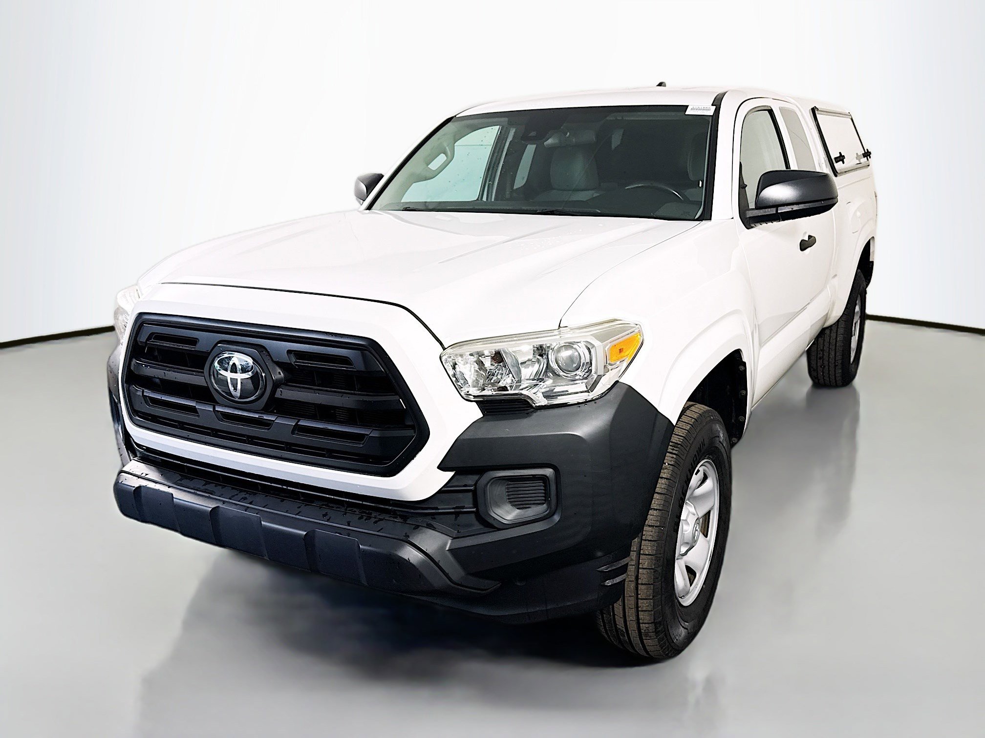 Used 2019 Toyota Tacoma SR image 4