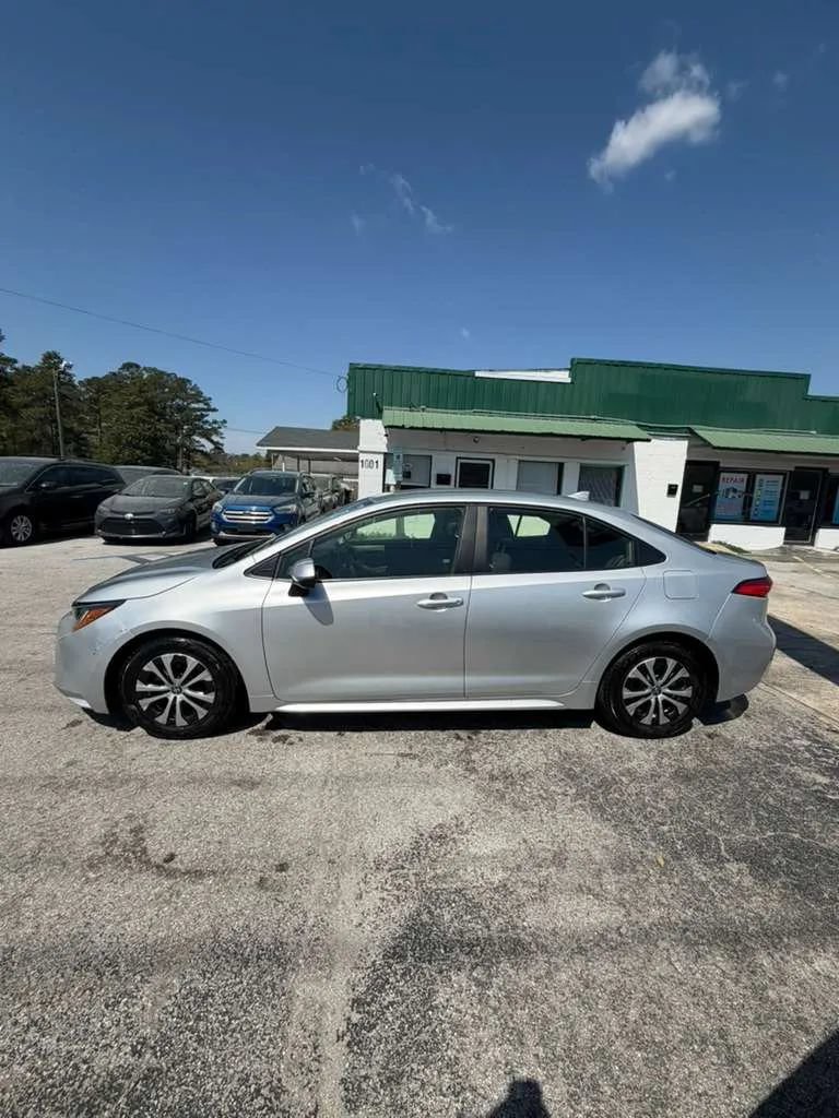 Used 2022 Toyota Corolla LE FWD image 4