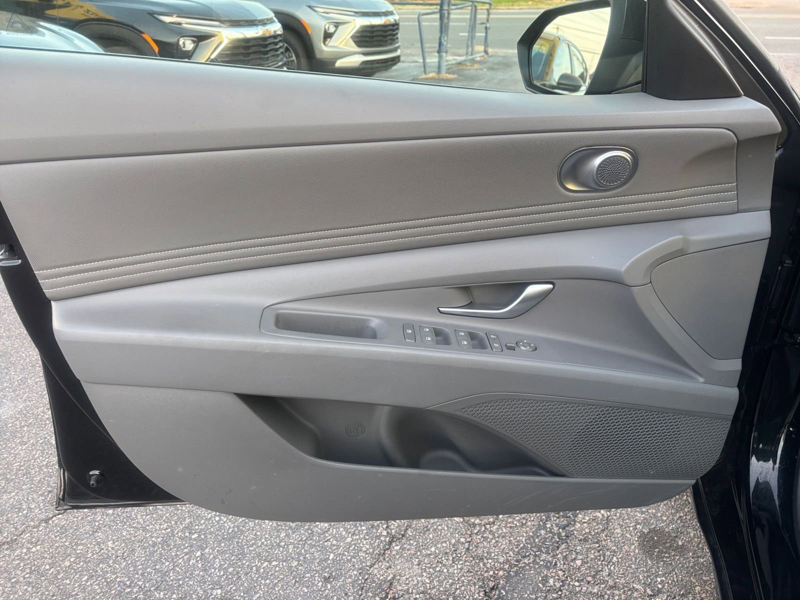 Used 2025 Hyundai Elantra SEL image 18