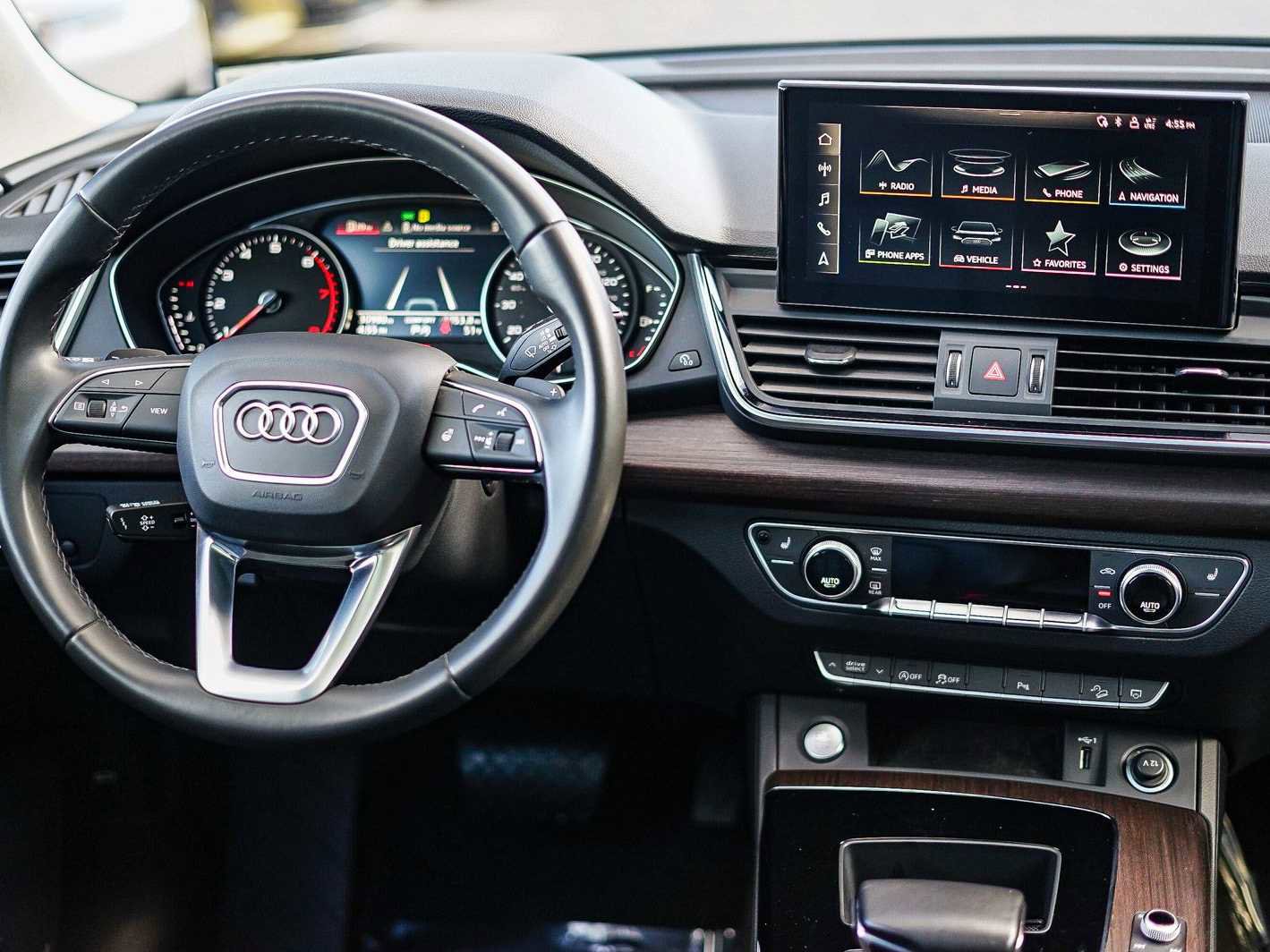 Used 2023 Audi Q5 Premium w/ Convenience Package image 13