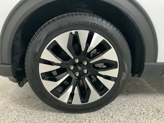 Used 2025 Ford Explorer Platinum w/ LUX Leather Package image 11