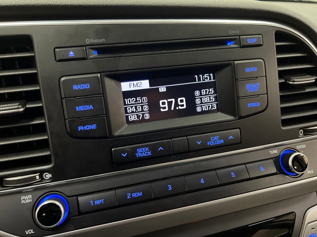 Used 2017 Hyundai Elantra SE image 21