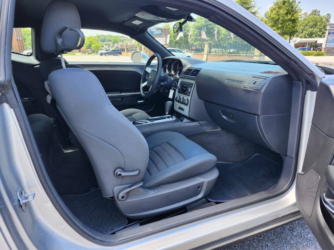 Used 2010 Dodge Challenger SE RWD image 5