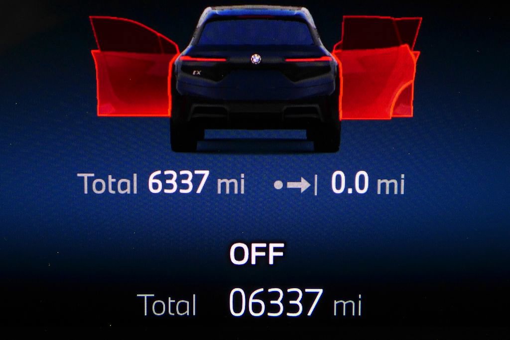 Used 2026 BMW iX xDrive45 w/ M Sport Package image 29