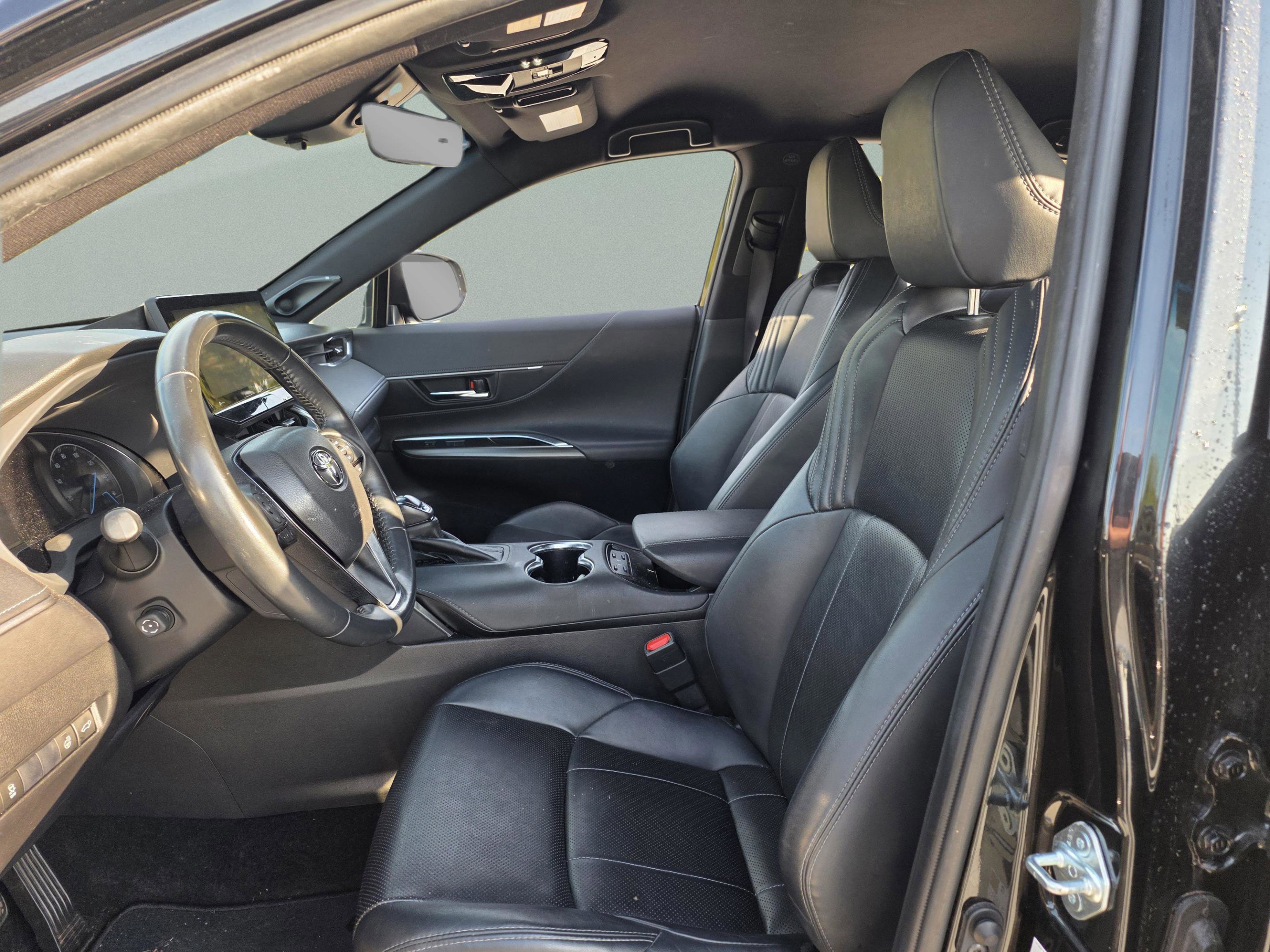 Used 2021 Toyota Venza XLE w/ Softex Package image 12