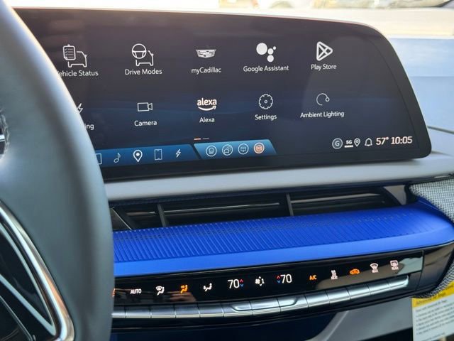 New 2025 Cadillac Optiq Luxury 1 image 29