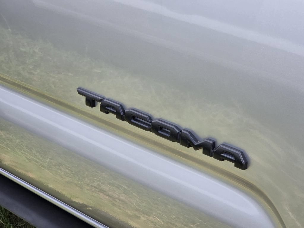 Used 2020 Toyota Tacoma TRD Off-Road AWD/4WD image 7