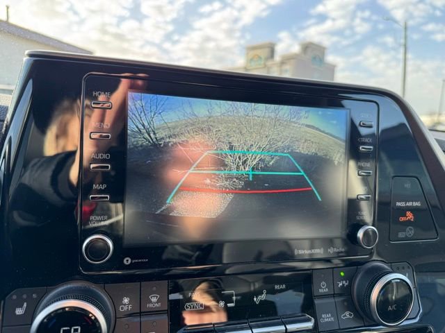 Used 2021 Toyota Highlander XLE image 4