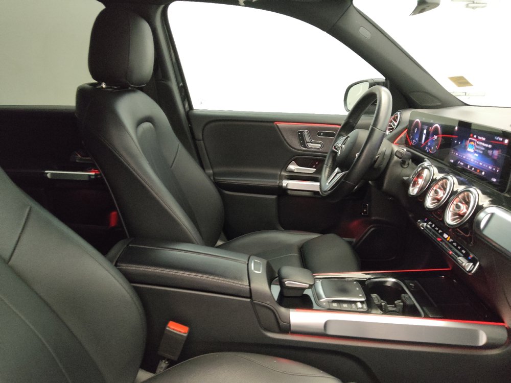 Used 2021 Mercedes-Benz GLB 250 4MATIC w/ Premium Package image 21