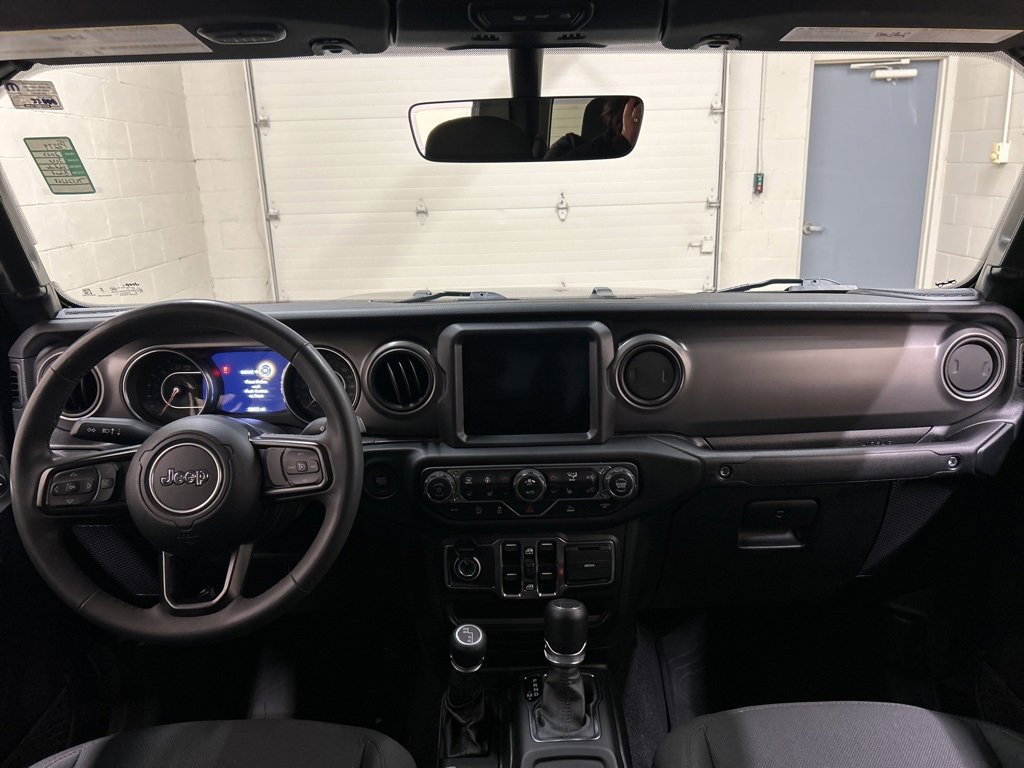 Used 2023 Jeep Gladiator Willys image 16