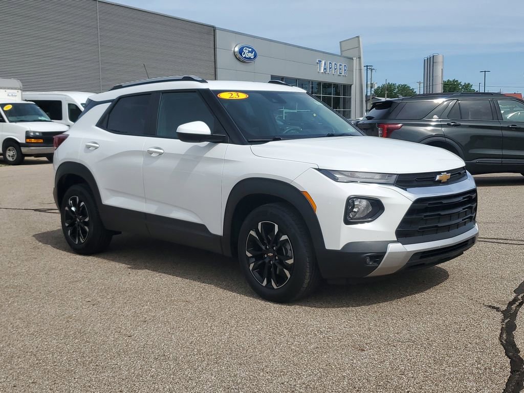 Used 2023 Chevrolet TrailBlazer LT FWD image 2