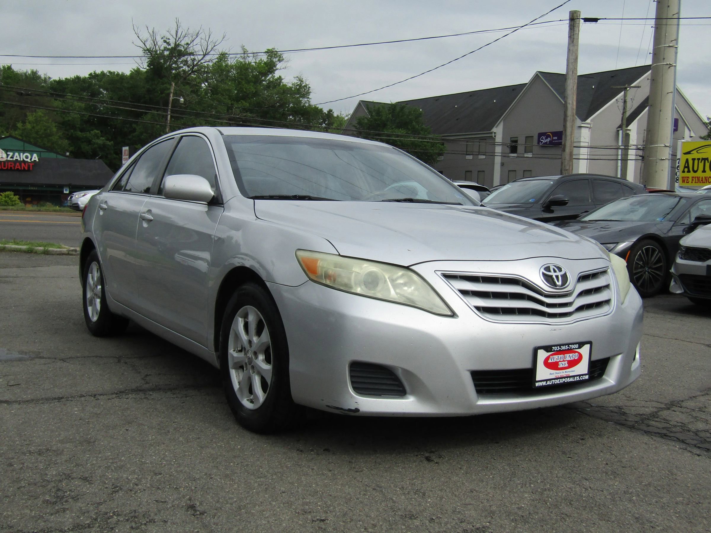 Used 2010 Toyota Camry LE FWD image 1