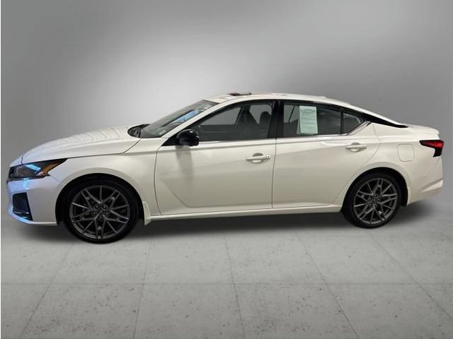 Used 2023 Nissan Altima 2.0 SR FWD image 2
