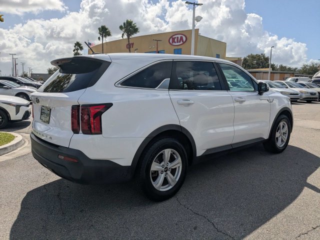 Used 2021 Kia Sorento LX FWD image 7