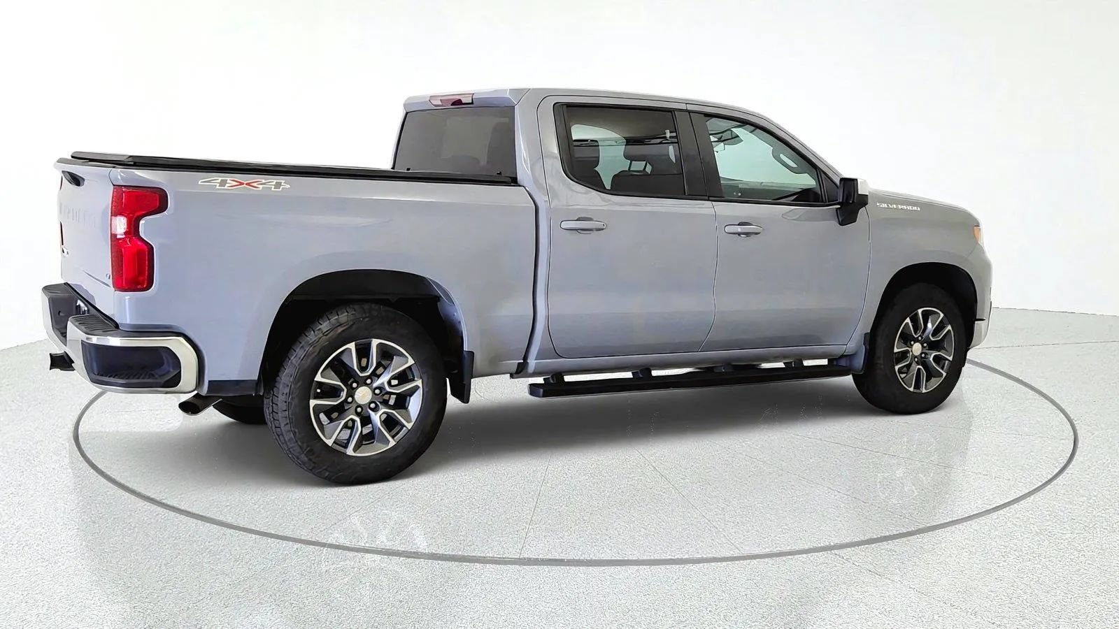 Used 2024 Chevrolet Silverado 1500 LT AWD/4WD image 9