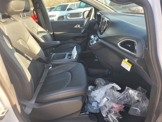 New 2026 Chrysler Pacifica Select FWD image 12