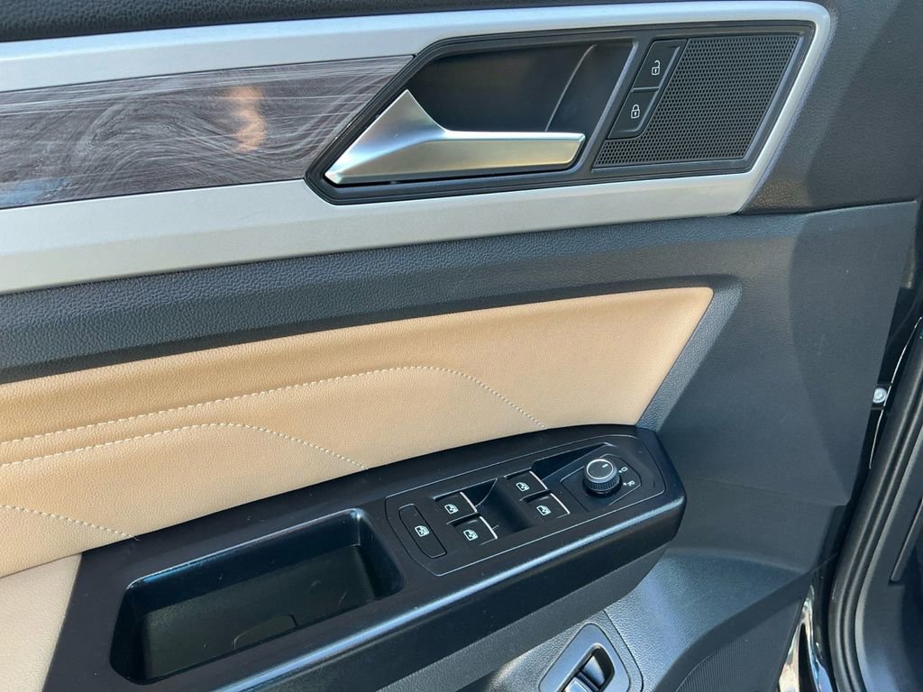 Used 2021 Volkswagen Atlas Cross Sport SE image 16