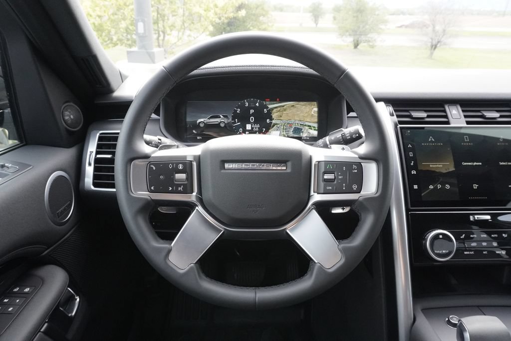 Used 2025 Land Rover Discovery S AWD/4WD image 10