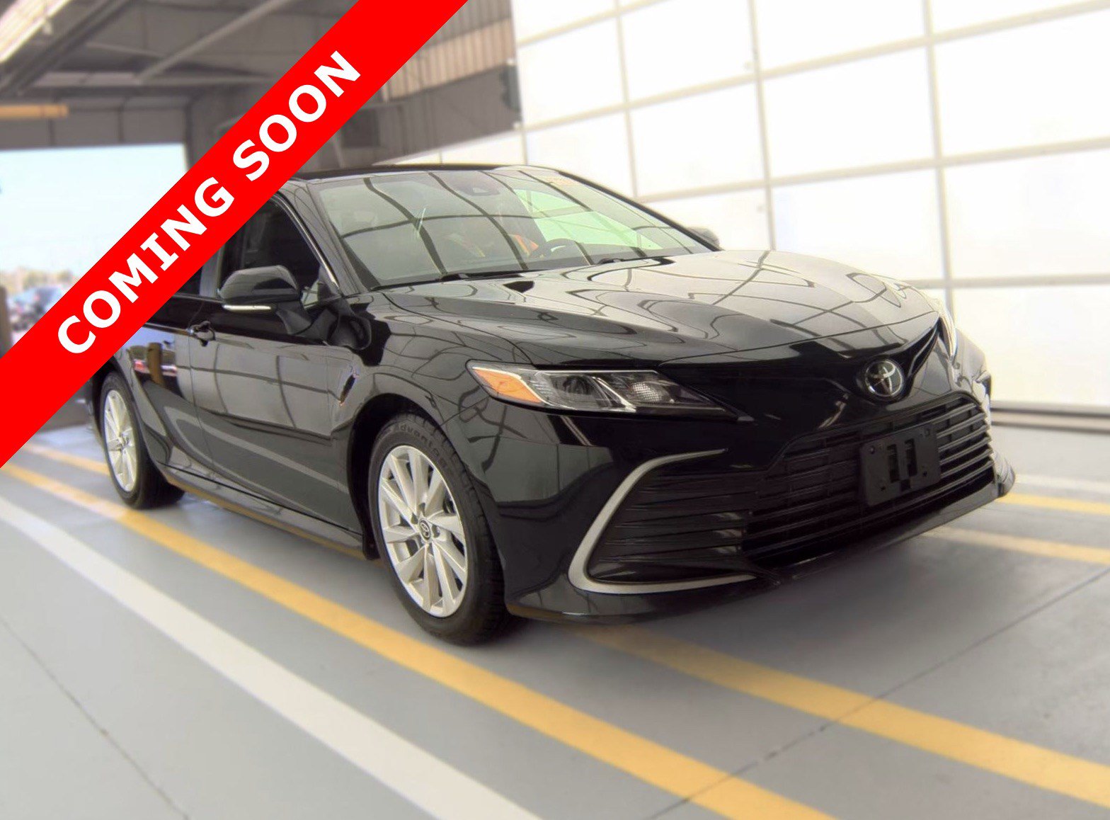 Used 2023 Toyota Camry LE FWD image 3