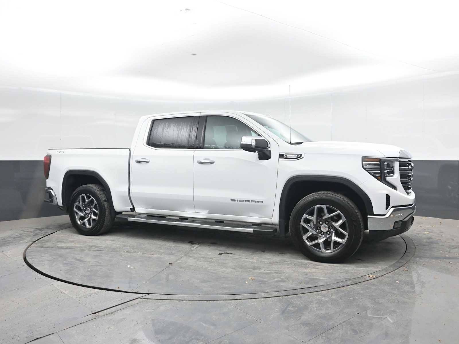 Used 2024 GMC Sierra 1500 SLT w/ SLT Premium Plus Package AWD/4WD image 8
