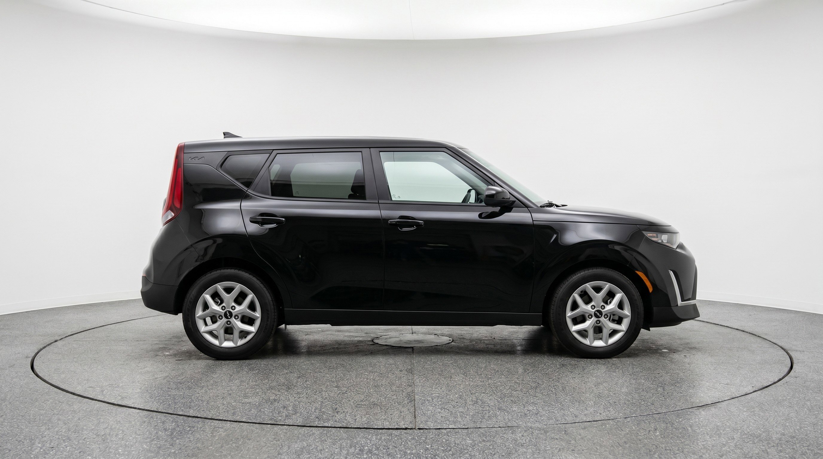 Used 2025 Kia Soul LX w/ LX Technology Package FWD image 11