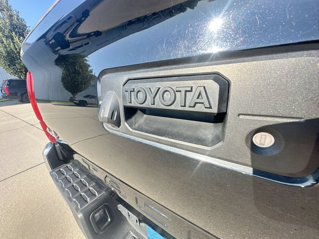 Used 2020 Toyota Tacoma SR5 AWD/4WD image 31