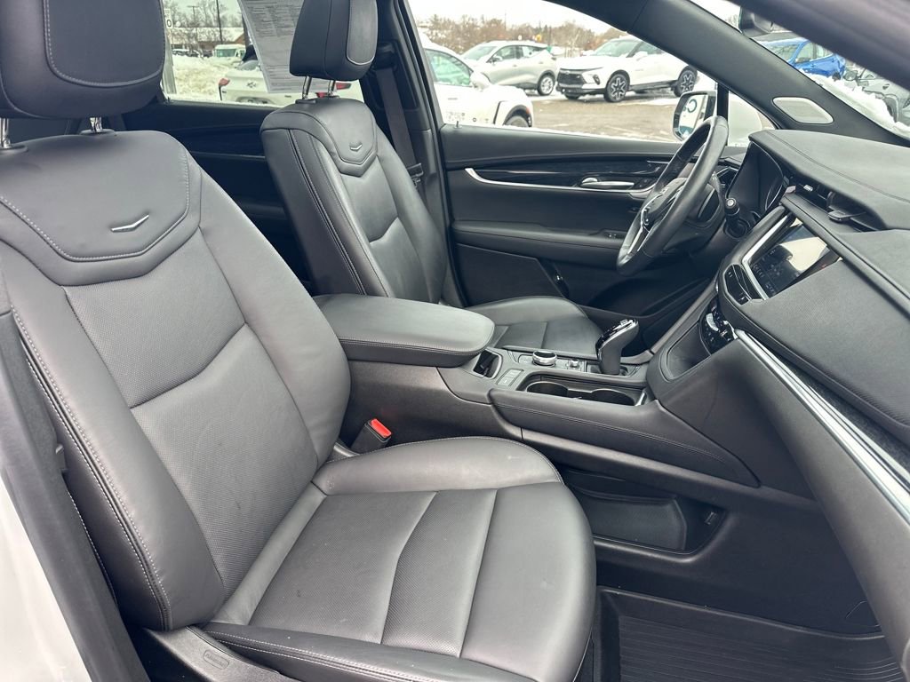 Certified 2023 Cadillac XT5 Premium Luxury w/ LPO, Floor Liner Package image 34