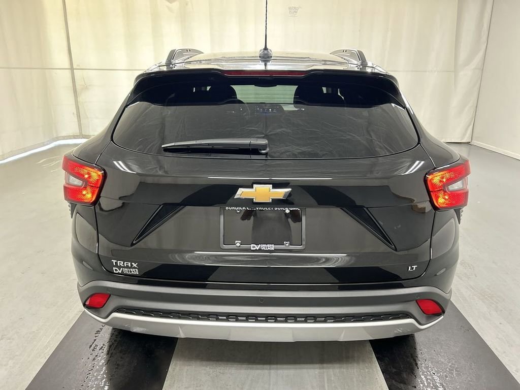 New 2026 Chevrolet Trax LT w/ Driver Confidence Package FWD image 8