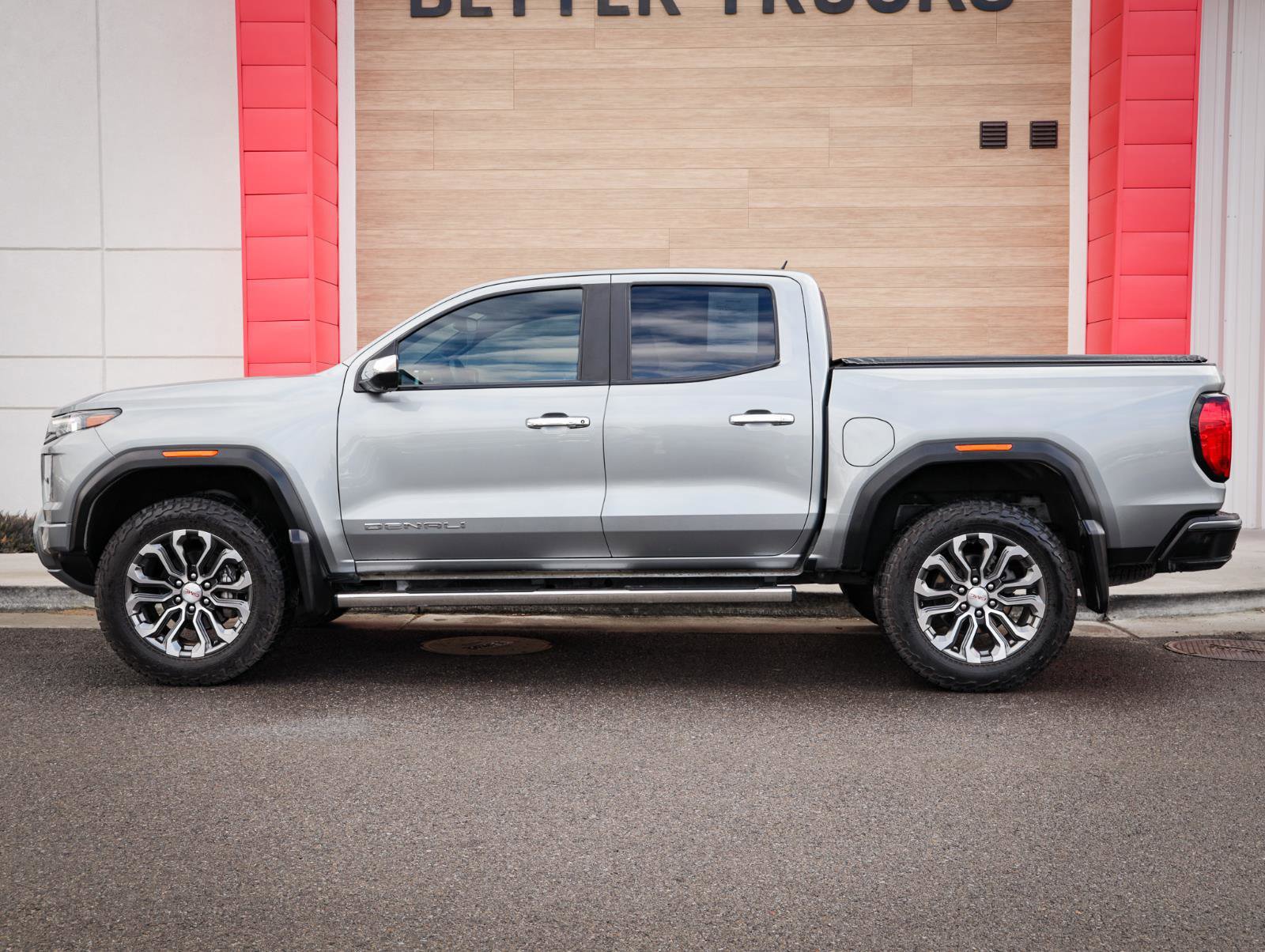 Used 2023 GMC Canyon Denali image 8