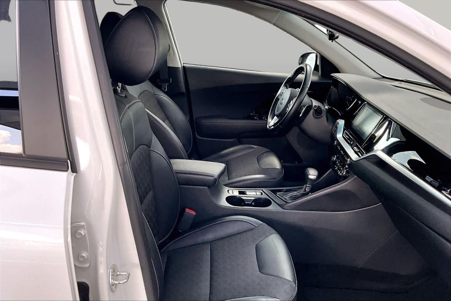 Used 2020 Kia Niro Touring FWD image 9
