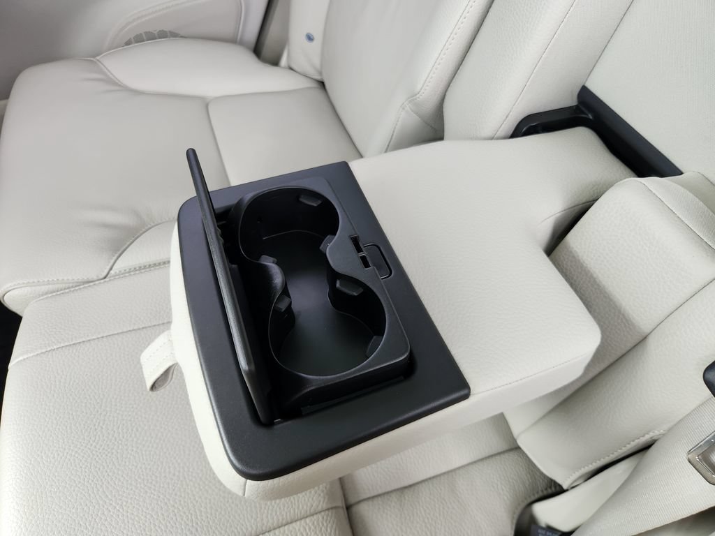 Certified 2025 Volvo XC90 T8 Plus AWD/4WD image 13