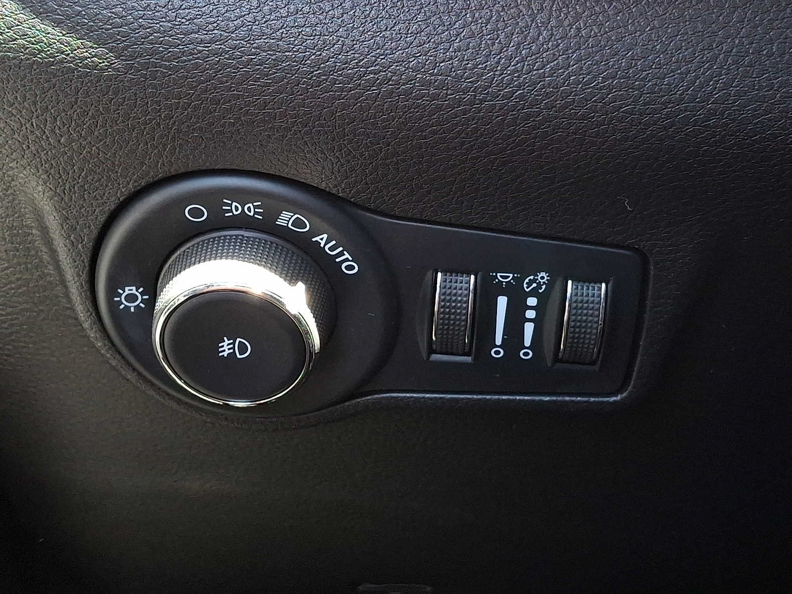 Used 2022 Jeep Compass Latitude w/ Sun and Sound Group AWD/4WD image 24