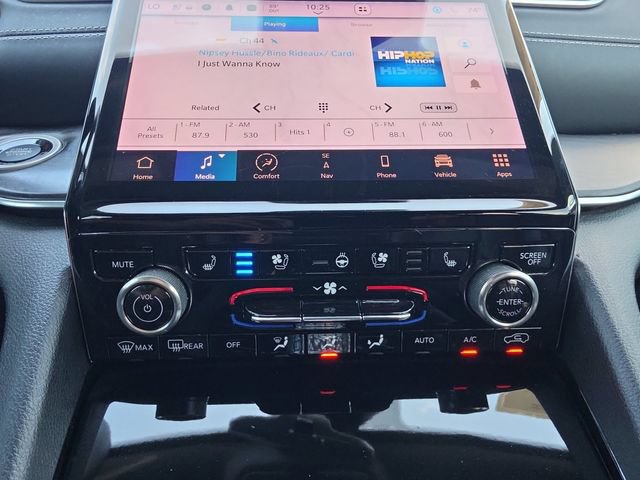 Used 2022 Jeep Grand Cherokee Overland w/ Adv Protech Group III RWD image 4