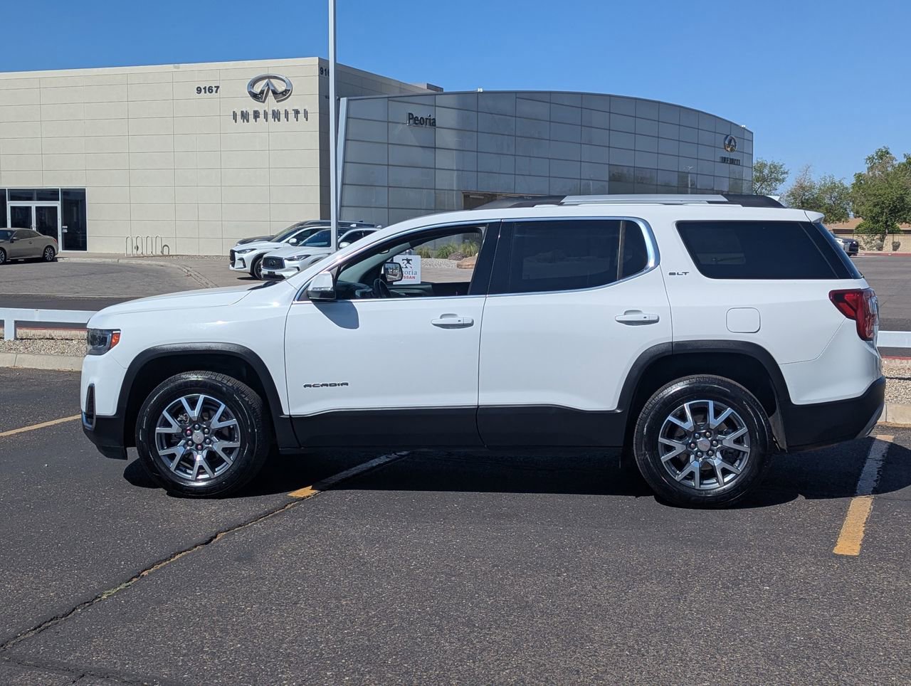 Used 2023 GMC Acadia SLT FWD image 3