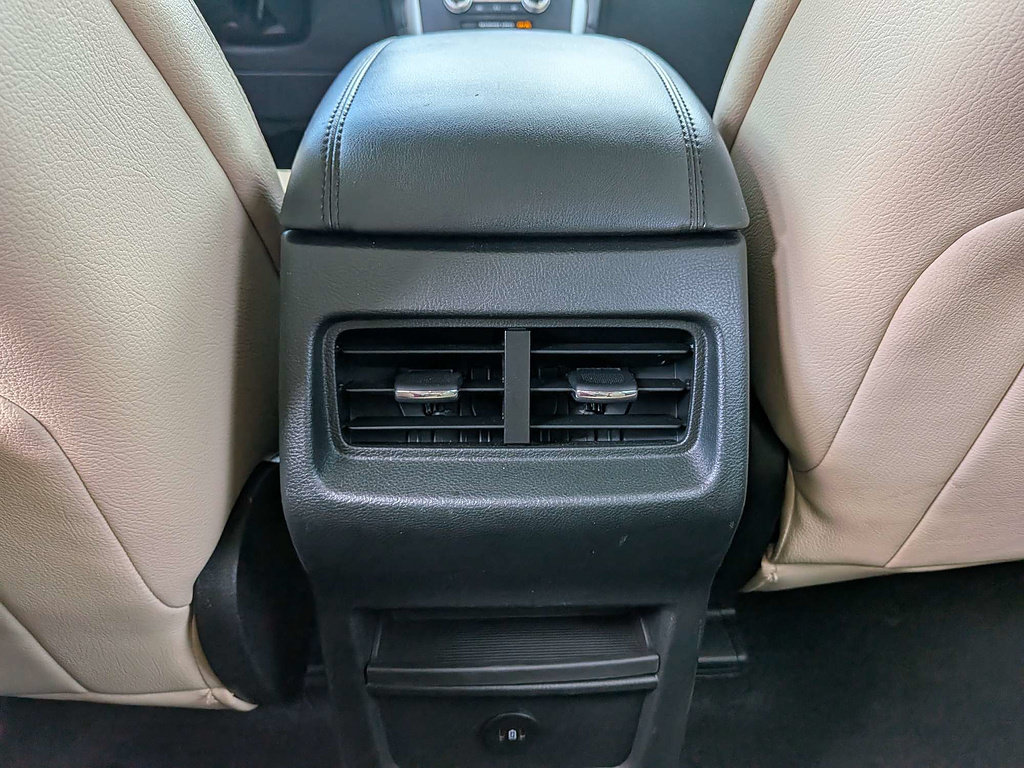 Used 2024 Ford Edge SE AWD/4WD image 16