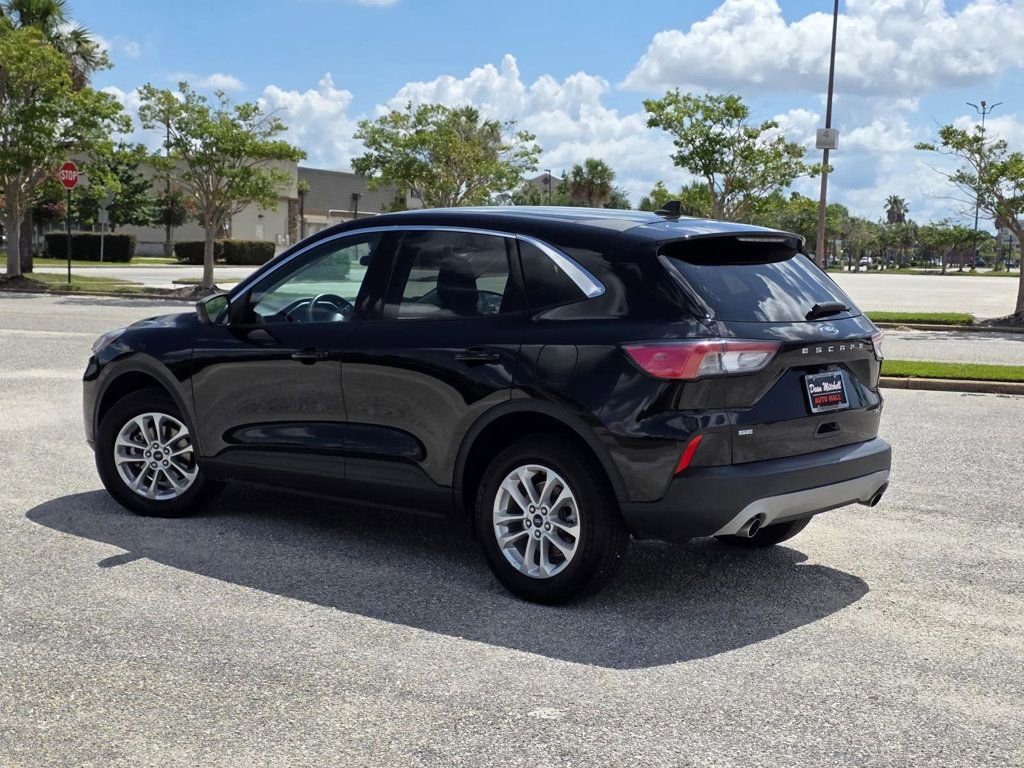 Used 2022 Ford Escape SE image 4