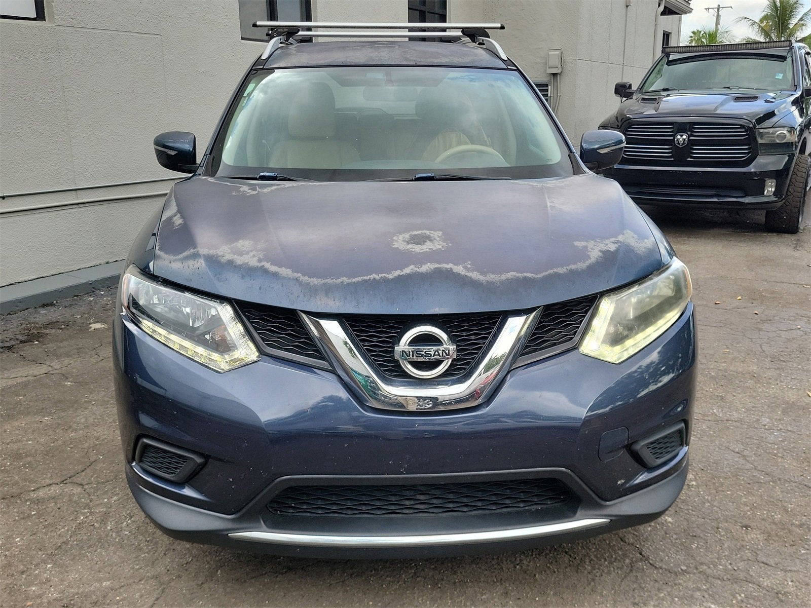 Used 2015 Nissan Rogue SV image 2
