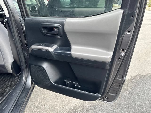 Used 2017 Toyota Tacoma TRD Off-Road AWD/4WD image 20