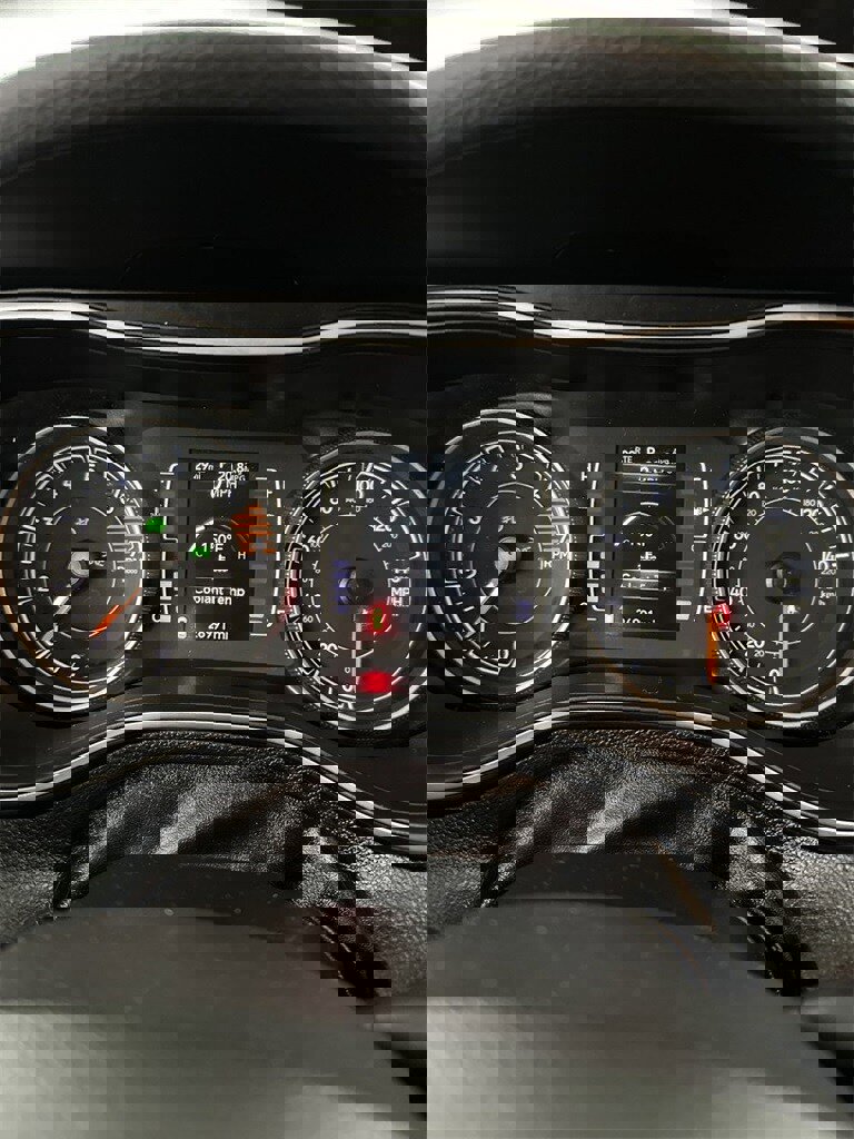 Used 2019 Jeep Cherokee Latitude Plus w/ Comfort/Convenience Group image 18