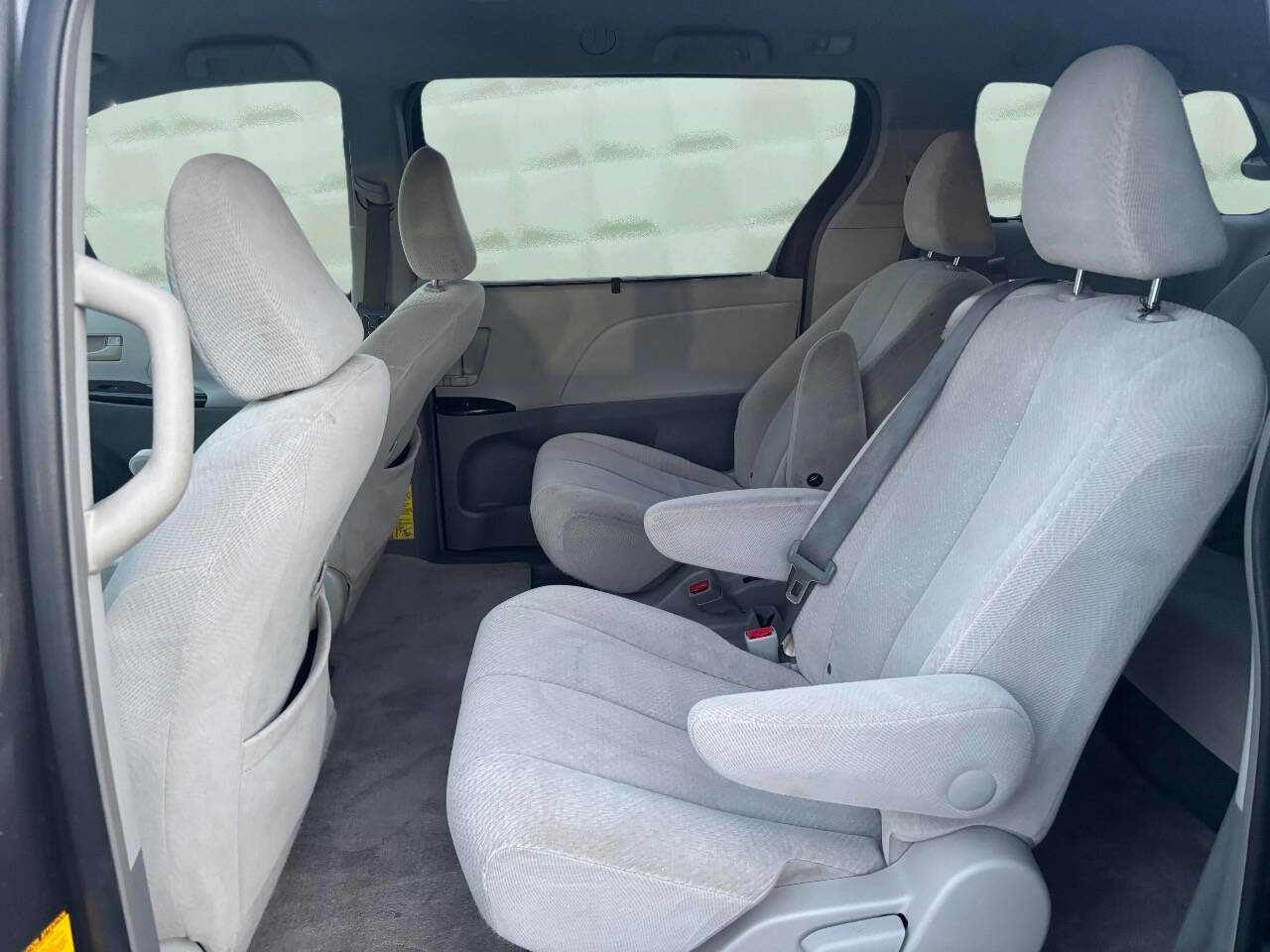 Used 2014 Toyota Sienna LE FWD image 11