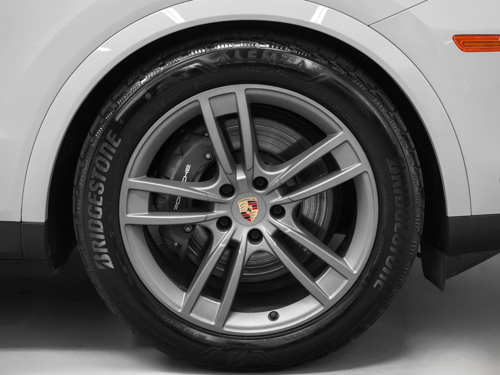 Certified 2025 Porsche Cayenne AWD/4WD image 15