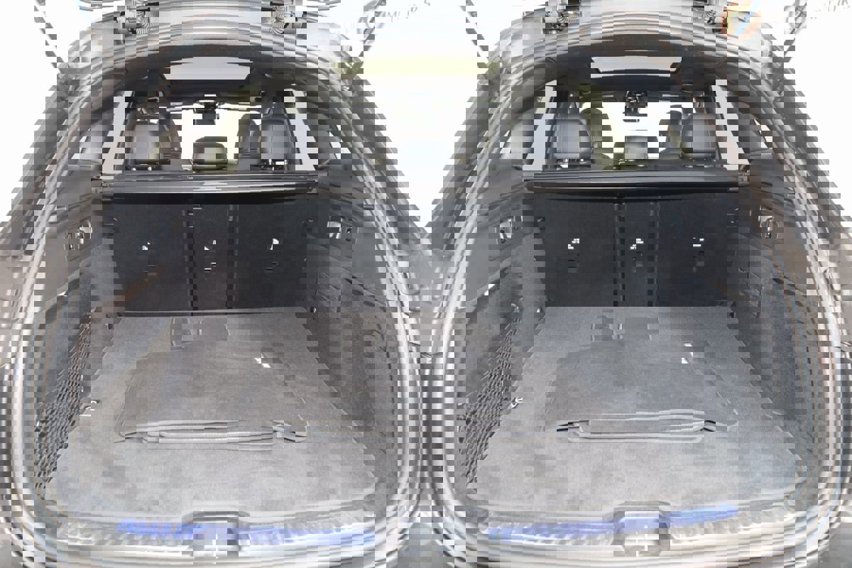 Used 2025 Mercedes-Benz GLC 300 4MATIC SUV image 56