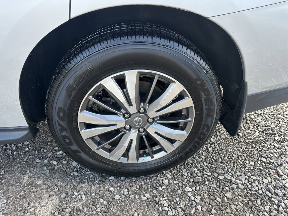 Used 2020 Nissan Pathfinder S image 21