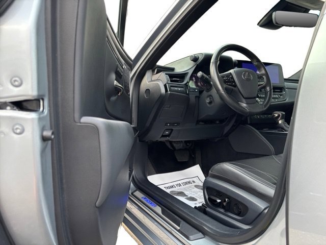 Used 2024 Lexus ES 300h w/ Accessory Package (Z2) FWD image 8
