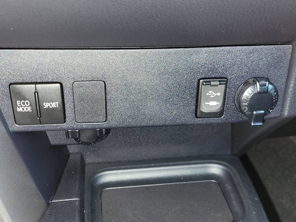 Used 2018 Toyota RAV4 LE w/ All Weather Liner Package AWD/4WD image 30