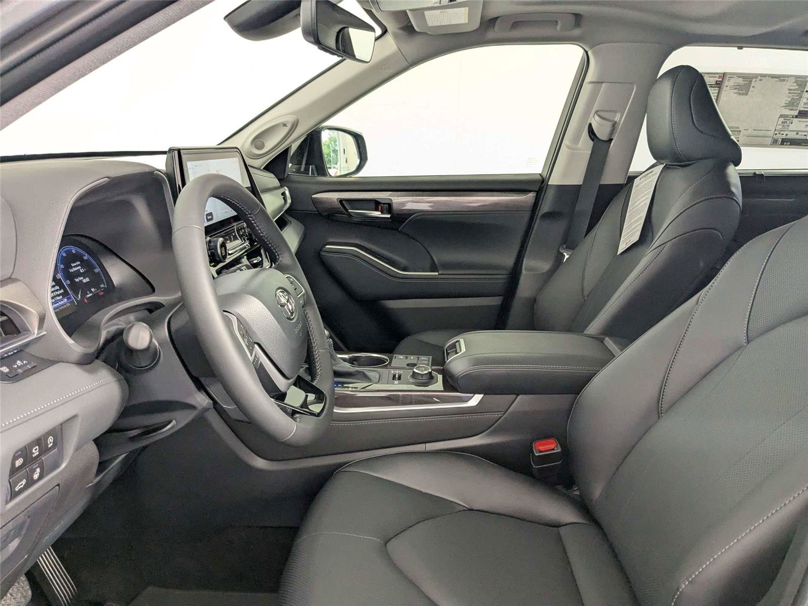 Certified 2026 Toyota Highlander Limited AWD/4WD image 8